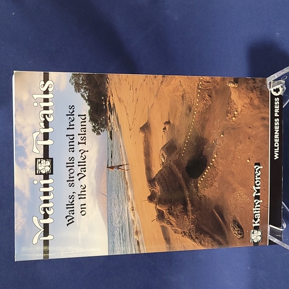 WILDERNESS PRESS | Maui Trails - Walks, Strolls and Treks on the Valley … - Picture 1 of 6